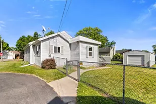 327 N Main St, Pardeeville, WI 53954 - Photo 39