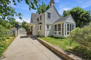 166 Kensington Dr, Madison, WI 53704 - Photo 5