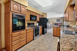 6602 Montclair Ln, Madison, WI 53711 - Photo 7