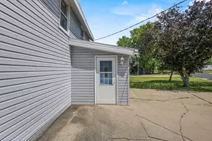 5904 Lake Edge Rd, Mcfarland, WI 53558 - Photo 5