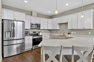 3704 Newcastle Dr, Janesville, WI 53546 - Photo 3