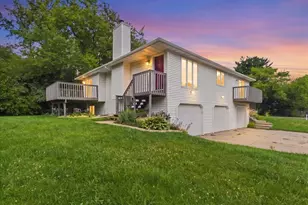 2683-2685 Aberdeen Ct, Fitchburg, WI 53711 - Photo 3
