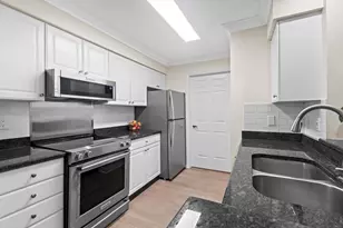 8530 Greenway Blvd, Middleton, WI 53562 - Photo 5
