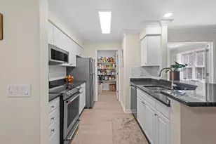 8530 Greenway Blvd, Middleton, WI 53562 - Photo 9