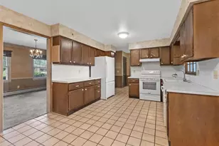 2403 Maywood Cir, Middleton, WI 53562 - Photo 13