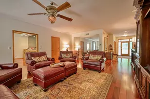 811 Farwell Dr, Madison, WI 53704 - Photo 5