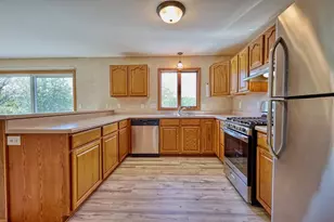 6413 Dylyn Dr, Madison, WI 53719 - Photo 13