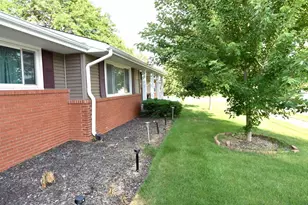 100 Grandview Dr, Sun Prairie, WI 53590 - Photo 3