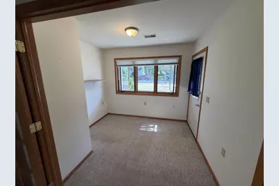 635 W Slifer Street #D, Portage, WI 53901 - Photo 5