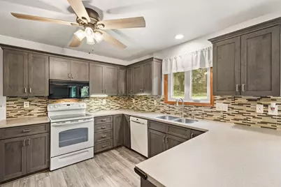3702 Spring Hill Court, Middleton, WI 53562 - Photo 11
