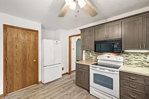 3702 Spring Hill Ct, Middleton, WI 53562 - Photo 13