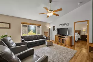 909 Tony Dr, Madison, WI 53704 - Photo 5
