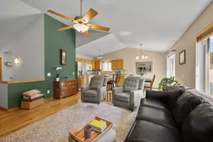 909 Tony Dr, Madison, WI 53704 - Photo 3