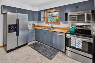 4521 Jade Ln, Madison, WI 53714 - Photo 9