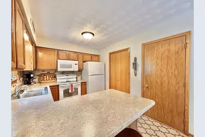 4105 Mackinac Drive, Janesville, WI 53546 - Photo 9