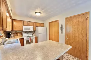 4105 Mackinac Dr, Janesville, WI 53546 - Photo 9
