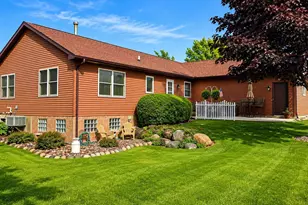 1352 Windsor Cir, Watertown, WI 53098 - Photo 5