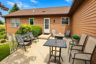 1352 Windsor Cir, Watertown, WI 53098 - Photo 7