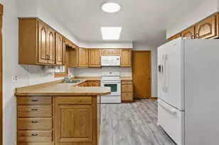 1520 N Pontiac Dr, Janesville, WI 53545 - Photo 9