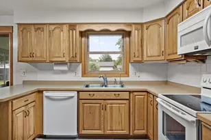 1520 N Pontiac Dr, Janesville, WI 53545 - Photo 11