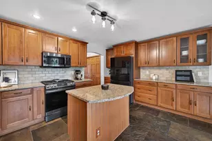 405 Meadow View Ln, DeForest, WI 53532 - Photo 13