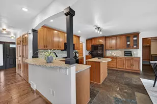 405 Meadow View Ln, DeForest, WI 53532 - Photo 15