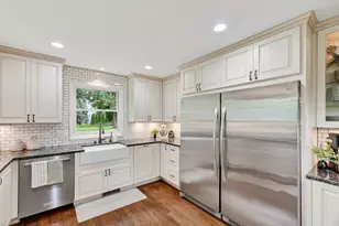 319 Fairway Dr, Columbus, WI 53925 - Photo 9