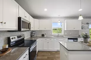 609 Gehin St, Belleville, WI 53508 - Photo 5