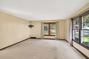 5 Parklawn Pl, Madison, WI 53705 - Photo 9