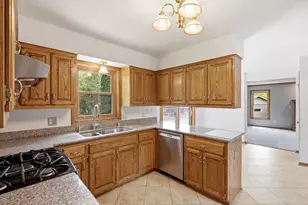 W169N10806 Redwood Ln, Germantown, WI 53022 - Photo 17
