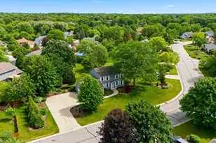 W169N10806 Redwood Ln, Germantown, WI 53022 - Photo 5