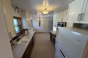 2913 Harriman Ln, Madison, WI 53713 - Photo 5