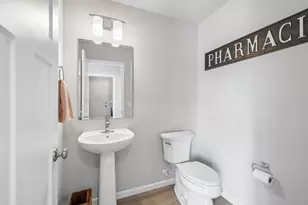 201 N Division St, Waunakee, WI 53597 - Photo 11