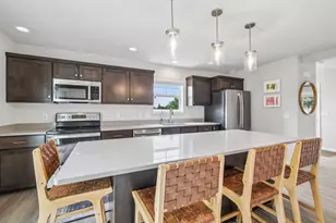 201 N Division St, Waunakee, WI 53597 - Photo 9
