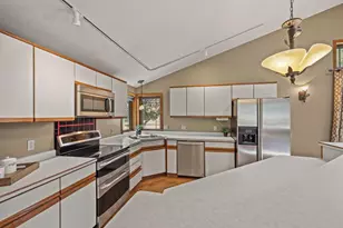 512 Dorn Dr, Waunakee, WI 53597 - Photo 9