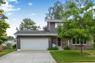 1289 Crossing Ridge Trail, Sun Prairie, WI 53590 - Photo 3
