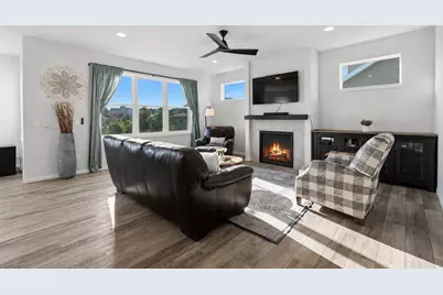 5326 N Peninsula Way, Mcfarland, WI 53558 - Photo 9