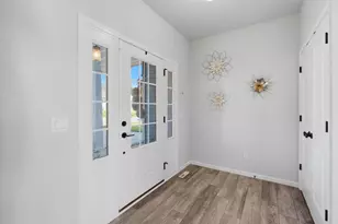 5326 N Peninsula Wy, Mcfarland, WI 53558 - Photo 7