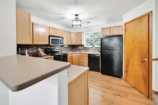 5241 Frisco Ct, Middleton, WI 53562 - Photo 9