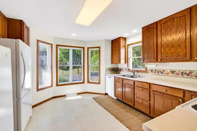 6122 Thornebury Drive, Madison, WI 53719 - Photo 5