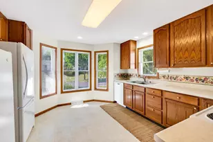 6122 Thornebury Dr, Madison, WI 53719 - Photo 5