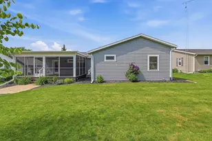 405 Eilbes Ave, Beaver Dam, WI 53916 - Photo 3