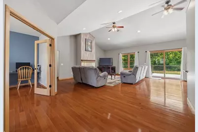 401 Highland Road, Cambridge, WI 53523 - Photo 3