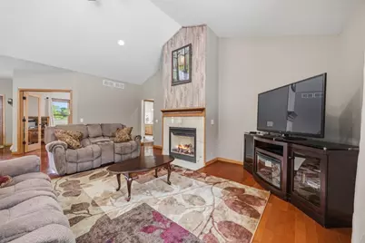 401 Highland Road, Cambridge, WI 53523 - Photo 7