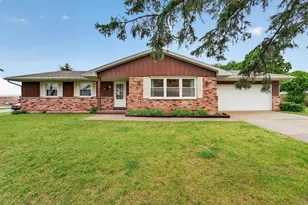 1302 E Garfield St, Mount Horeb, WI 53572 - Photo 3