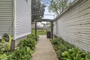 325 S Bridge St, Markesan, WI 53946 - Photo 37