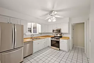 4138 Hiawatha Dr, Madison, WI 53711 - Photo 9
