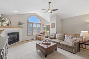 376 Concord Dr, Oregon, WI 53575 - Photo 5