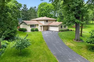 3924 S Meadow Dr, Middleton, WI 53562 - Photo 3