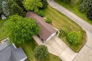 535 Danielson Dr, Darien, WI 53114 - Photo 5